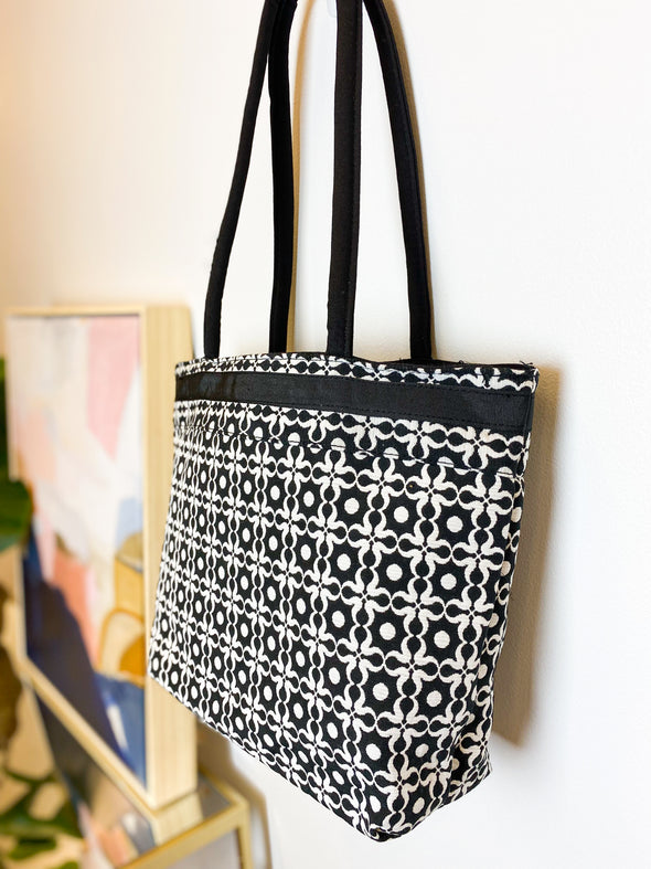 Black/White 2 Handle Tote